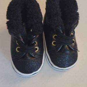 bebe Black Infant fuzzy Crib shoes booties Boots